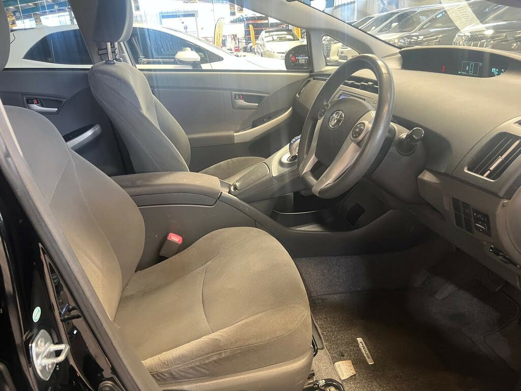 
								2010 Toyota Prius full									