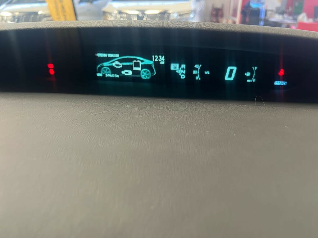 
								2010 Toyota Prius full									